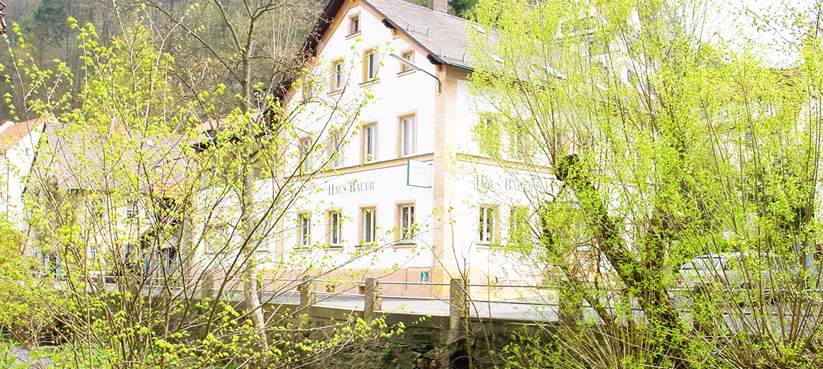 Hotel Bauer Bad Berneck, R. & R. Schmidt. Ein kleines Hotel garni mit großem Charme.